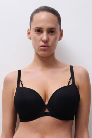Reggiseno con ferretto in tessuto Spacer e tulle con velluto effetto animalier, spalline regolabili in velluto e schiena in tessuto elastico con chiusura posteriore a gancetti.